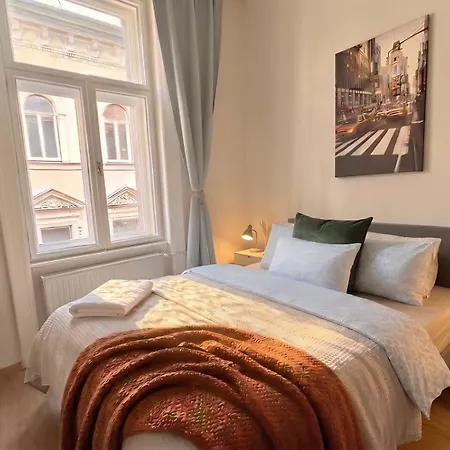 Ultracentral Bohemian Rhapsody - 4room - Steps To Main Attractions 부다페스트