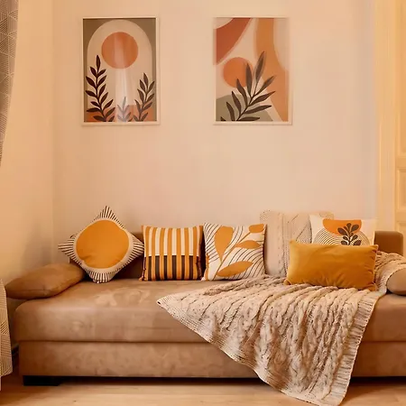 Ultracentral Bohemian Rhapsody - 4room - Steps To Main Attractions 아파트 *