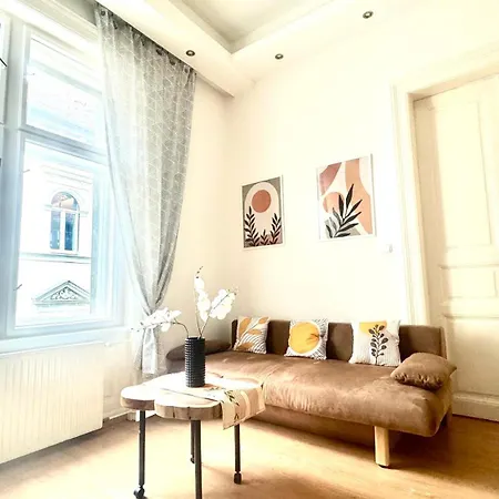 아파트 Ultracentral Bohemian Rhapsody - 4room - Steps To Main Attractions