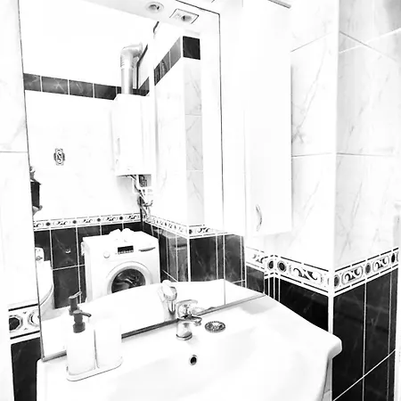 Ultracentral Bohemian Rhapsody - 4room - Steps To Main Attractions *