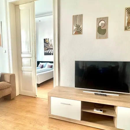 Daire Ultracentral Bohemian Rhapsody - 4room - Steps To Main Attractions *